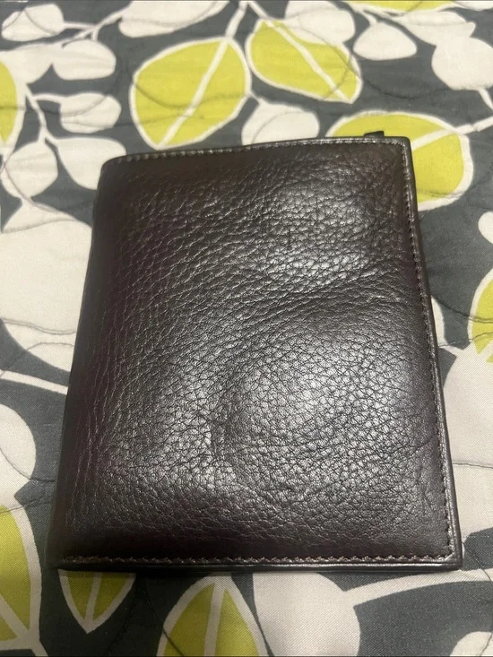 Classic Men's Bifold Wallet in Brown Leather
