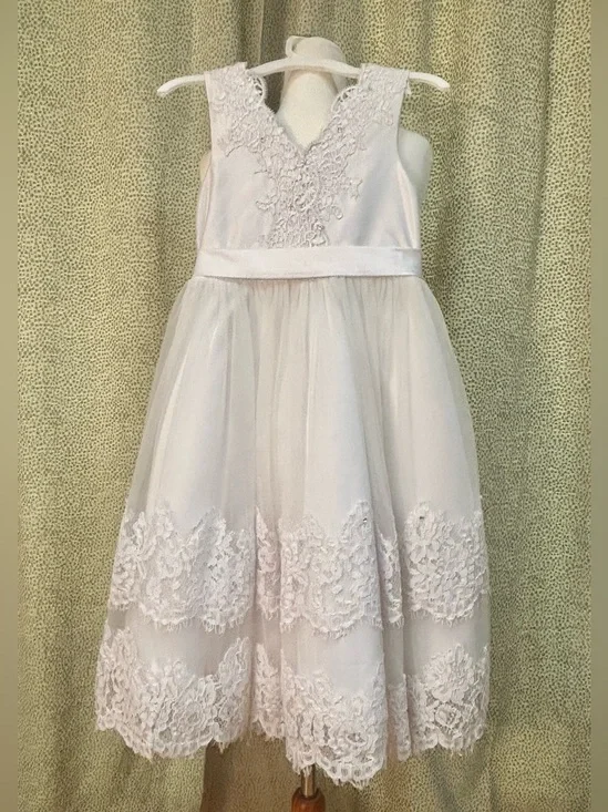 Elegant White Lace & Tulle Girls' Formal Dress