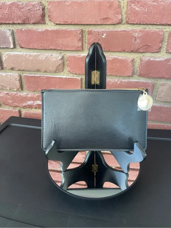 🔥NWOT 🔥Stella McCartney 🔥Black Leather Zip Wallet Clutch - Unbranded