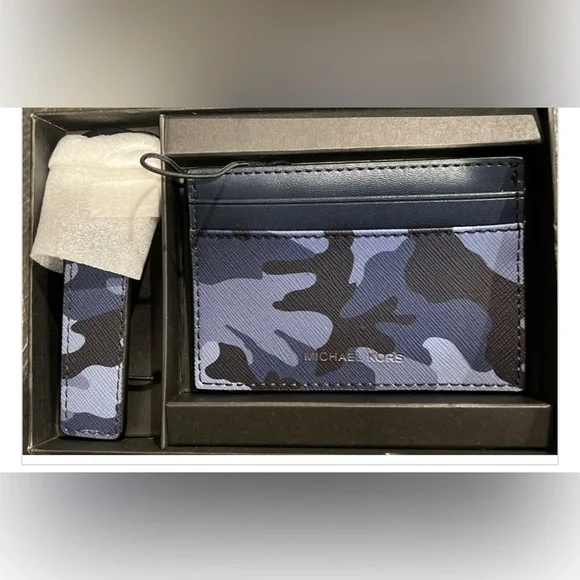 Michael Kors blue Admiral Camouflage Mens Wallet & Keychain set new‎ in box