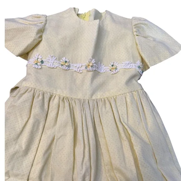 Vintage Yellow Swiss Dot Girls Dress Floral Lace Trim Puff Sleeve Bow Back‎