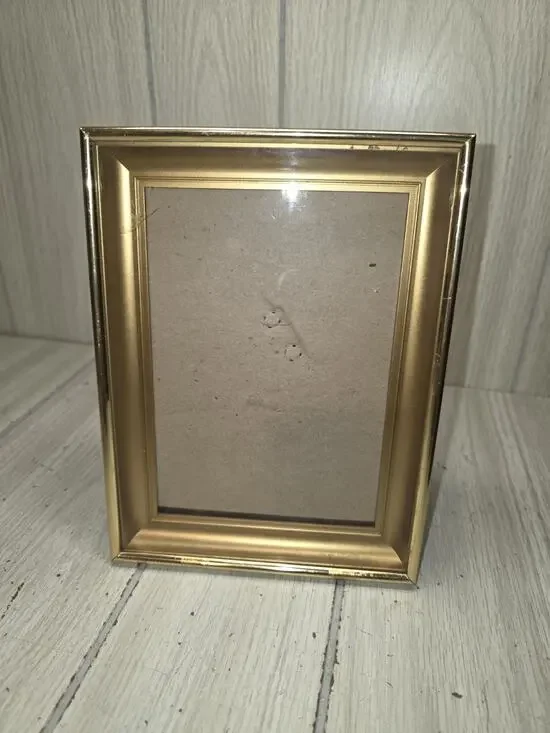 Vtg Picture Frame Gold Tone With Gold Border 5x7 Standing Easel Photo Frame