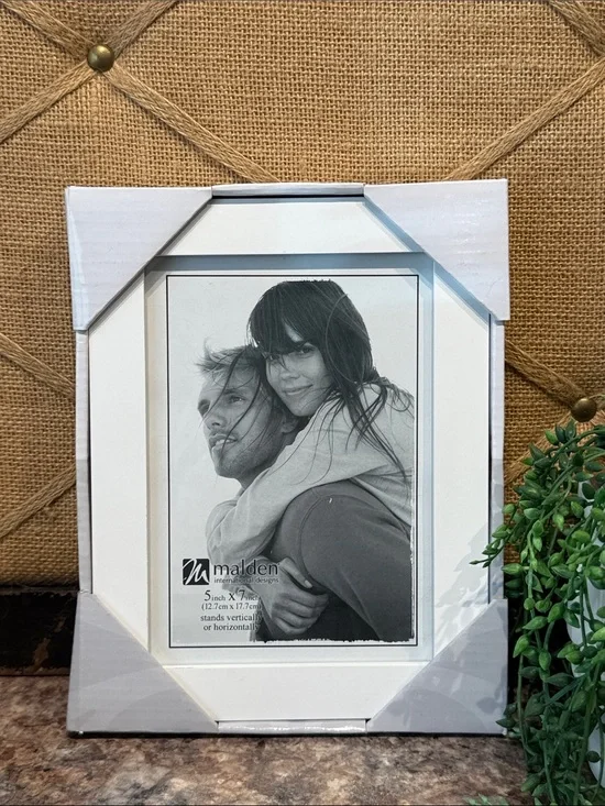 Malden White Picture Frame with Mat
