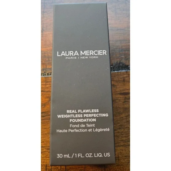 Laura Mercier Real Flawless Weightless Perfecting Foundation 2W1‎ Macadamia 1oz