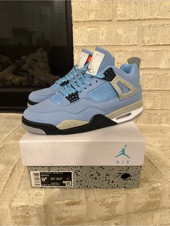 Jordan 4 ‘University Blue’