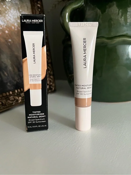 Laura Mercier Tinted Moisturizer Natural Dewy SPF 30