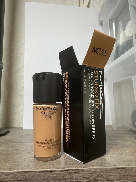 MAC Cosmetics Studio Fix Fluid Foundation NC35 - Warm Beige