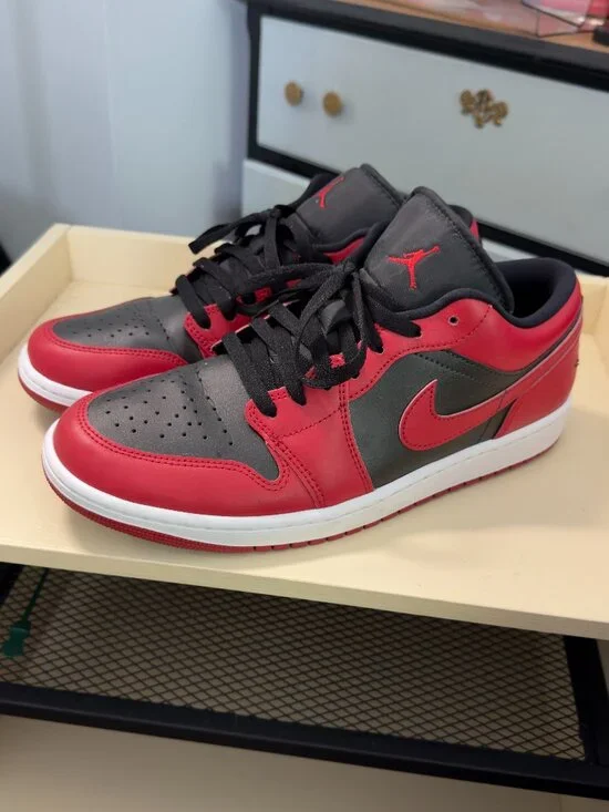 Air Jordan 1 Low Reverse Bred Sz 10.5 Red Black