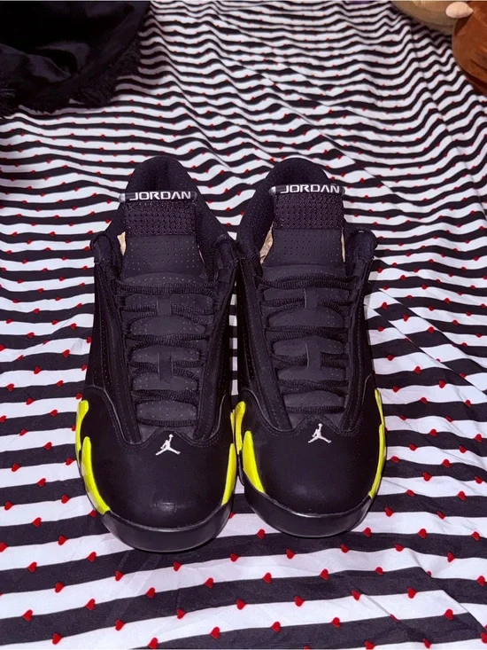 Jordan Men's Black and Neon Yellow Basketball Sneakers