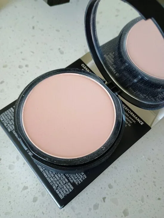 EUC BAREMINERALS BAREPRO 24 HOUR LIGHT 20 COOL POWDER FOUNDATION