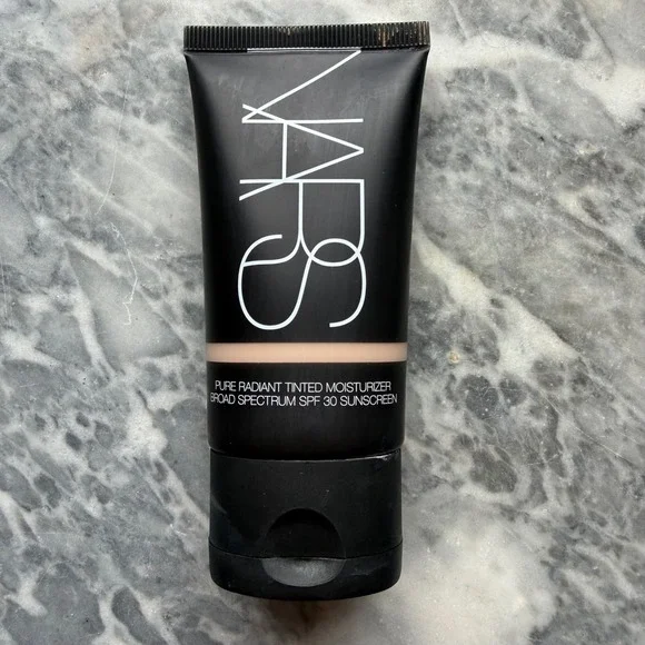 NARS Pure Radiant Tinted Moisturizer - Groenland Light 3