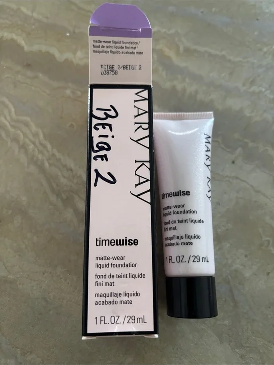Mary Kay Beige 2 Matte-Wear Liquid Foundation for Combi To Oily Skin / New