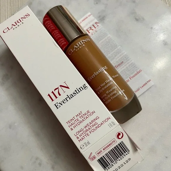 CLARINS 117N Everlasting Foundation Hazelnut Long Wearing Hydrating Matte Makeup