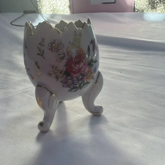 VINTAGE HANDPAINTED PORCELAIN FOOTED EGG‎ VASE FLORAL PATTERN RARE Easter Spring