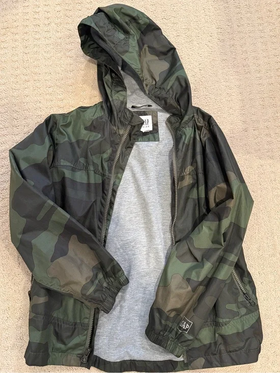 GAP Kids’ Hooded Camo Windbreaker Jacket - Green & Black Sz-8