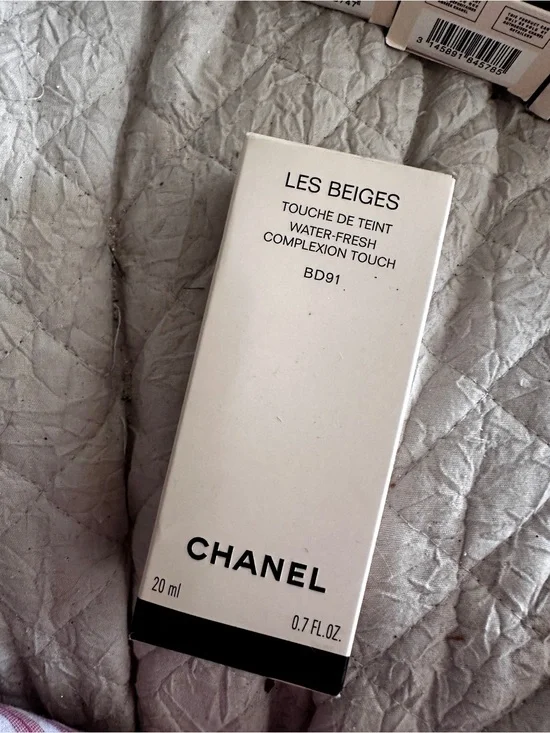 CHANEL Les Beiges Water-Fresh Complexion Touch BD91