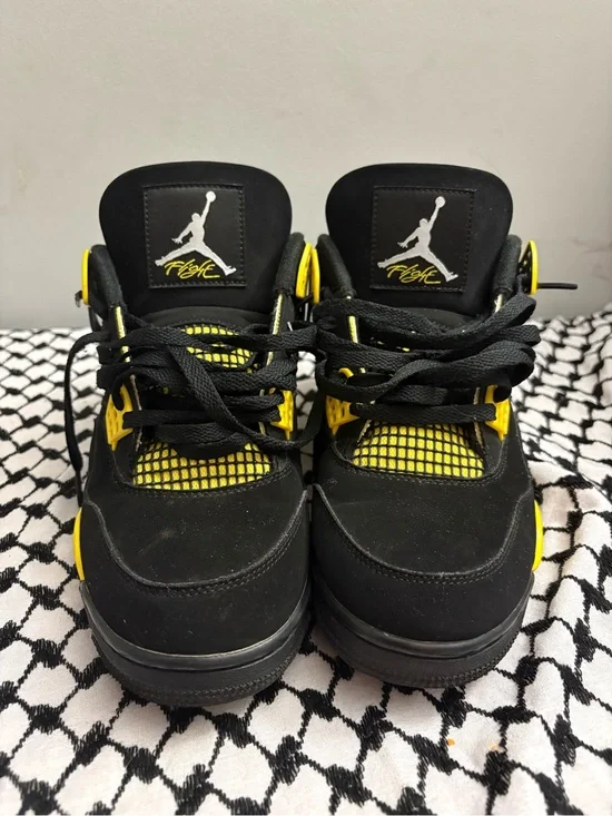 Jordan 4 Black and Yellow Thunders Retro Basketball Sneakers