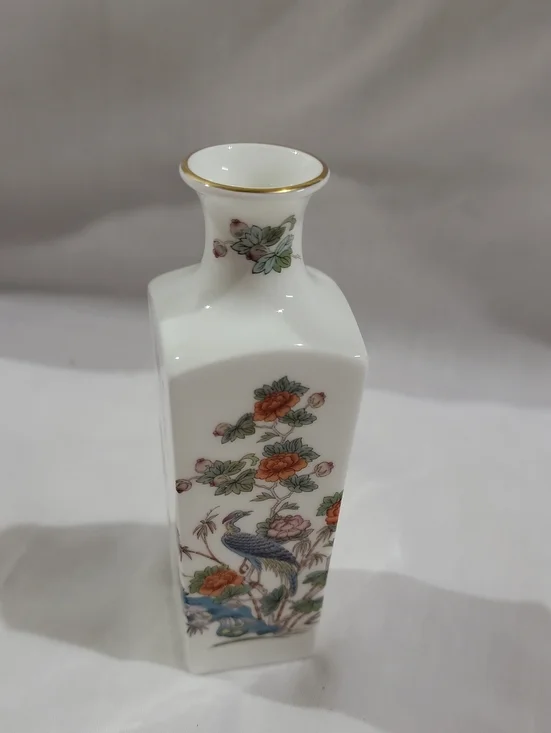 Vintage Wedgwood Kutani Crane Square White Porcelain Bud Vase England