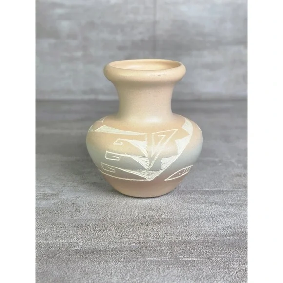 Native American Navajo Indian Naatsilid Pottery Cedar Mesa Bud Vase 3.5