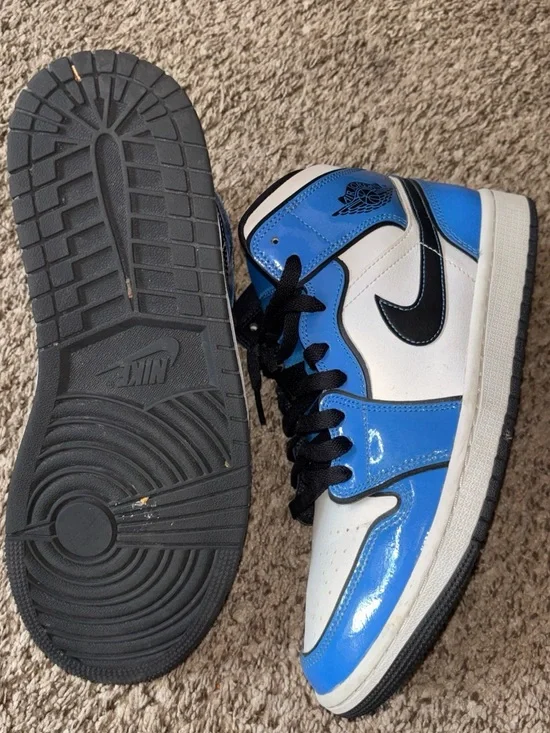 Jordan 1 Mid 