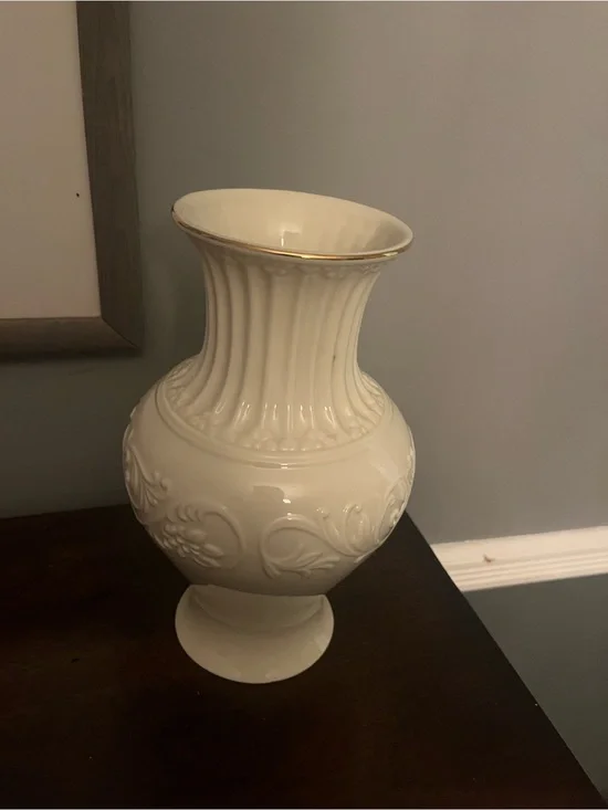 Vintage Lenox Classic Ivory Porcelain Fluted Swirl Urn Vase 9 Inch Gold Trim