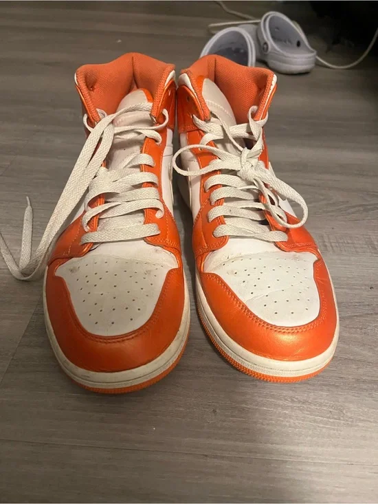 Air Jordan 1 Mid SE Electro Orange