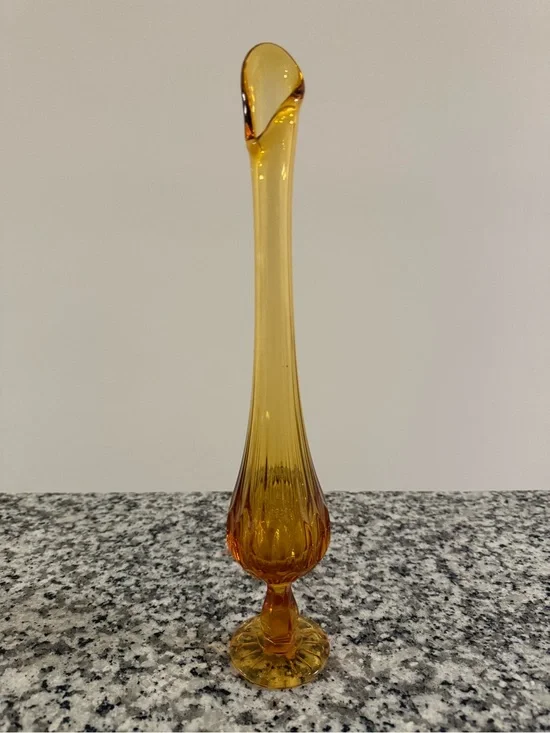Fenton 13” vintage amber thumbprint vase … excellent condition with sticker! 💛