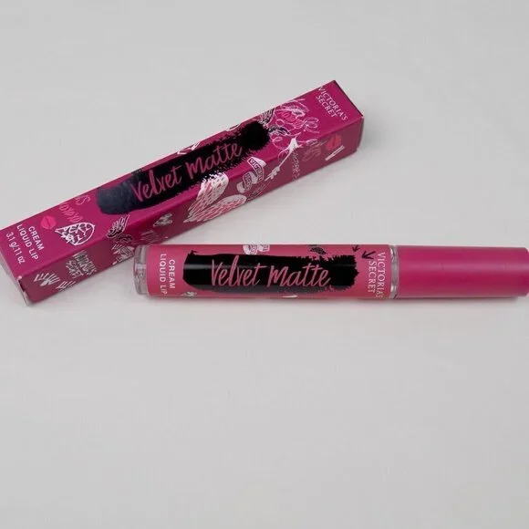 new in box! Victoria's Secret magnetic velvet matte lip kit