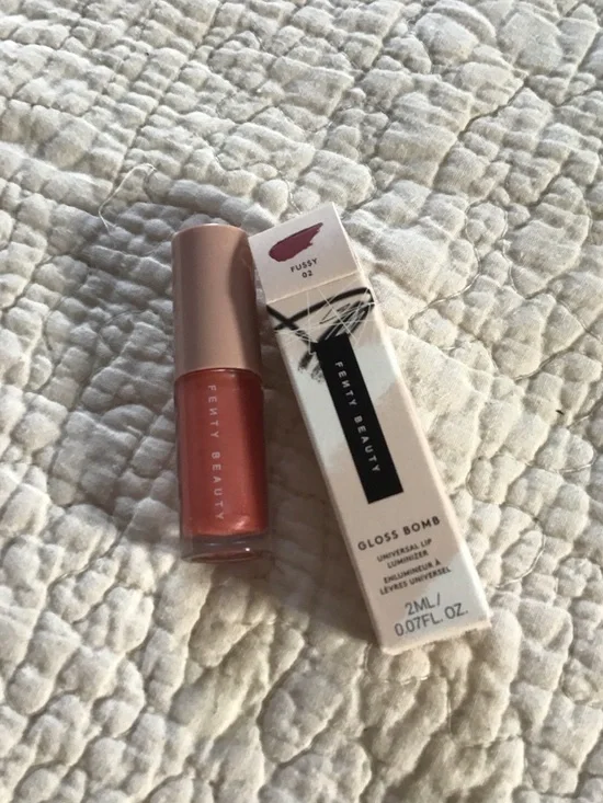 New Fenty Beauty Gloss Bomb Mini 2 mL 0.07 fl oz in Fussy — Peachy Pink Shine