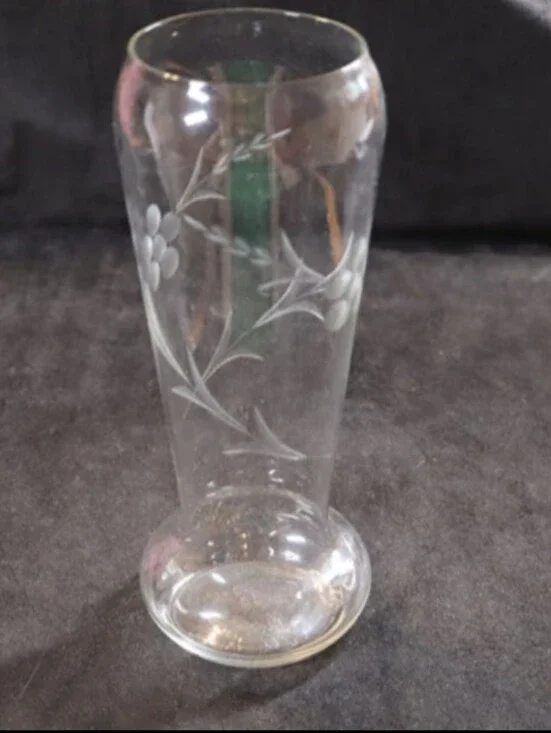 Vintage & Unique Princess House Heritage Etched Floral 9 ½“ Vase or Carafe