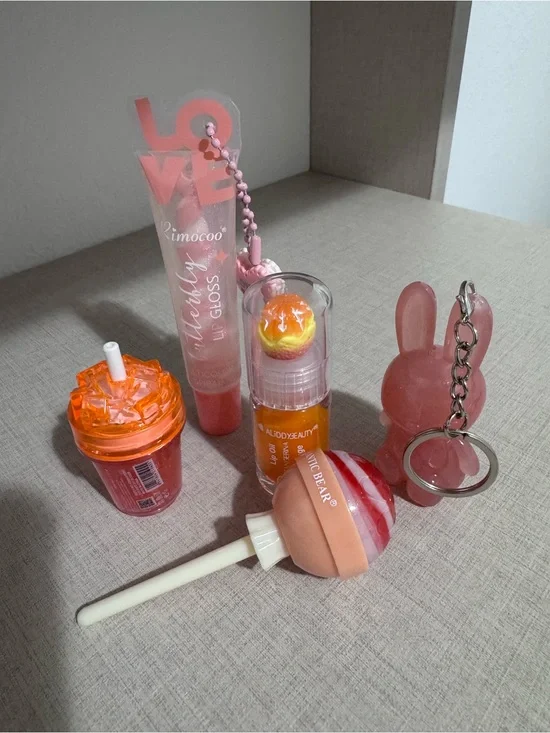 Pink Lip Gloss & Keychain Set - Cute Bunny Party Supplies