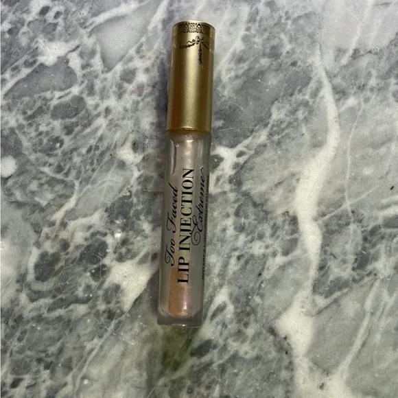 Too‎ Faced Lip Injection Extreme