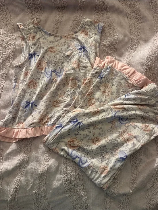 New without tags Posh peanut outfit