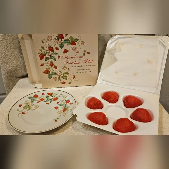 AVON STRAWBERRY PORCELAIN SOAP PLATE WITH SOAPS