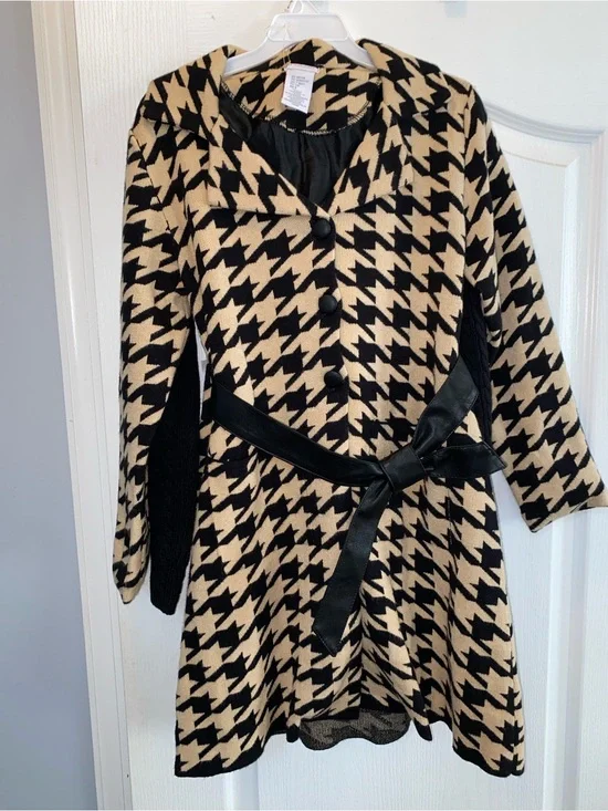 Tahari Black and Cream Houndstooth Long Sleeve Matching Set with Belt, size L