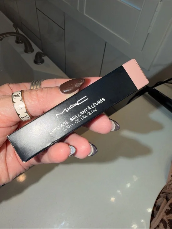 MAC LIP GLOSS - Oyster Girl