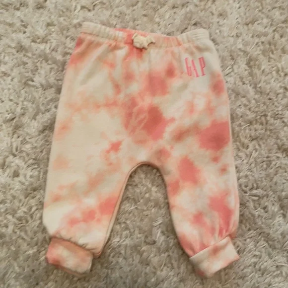 GAP Baby Girls Dip dyed tie dyed adorable sweat pants!