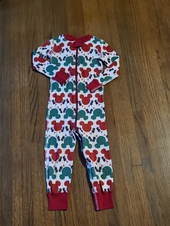 Hanna Andersson Red & Green Mickey Character Print Pajamas