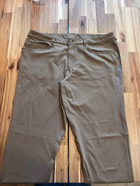Lululemon Men’s ABC 5 Pocket Pants Green Khaki Size 38 x 33 approx