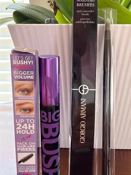 Giorgio Armani Black Spot Concealer Brush 7 & Metallic Purple Big Bush Mascara