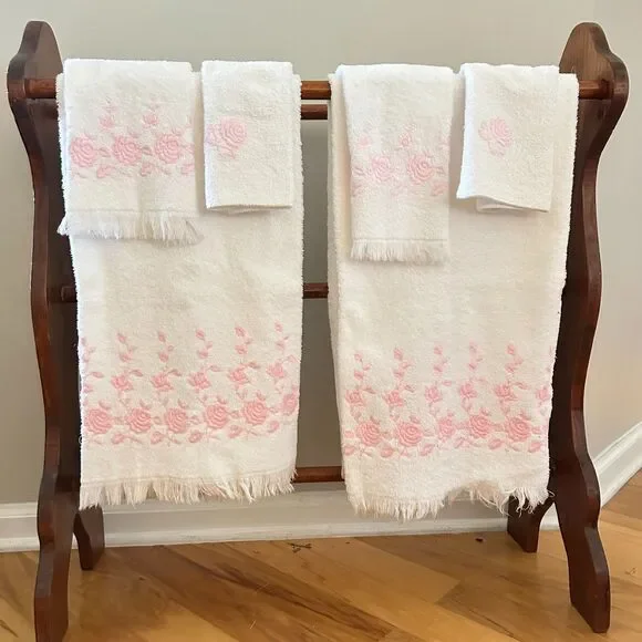 Vintage Dundee Towel Set Pink Embroidered Roses Fringe 6 Pc Bath Hand Washcloths