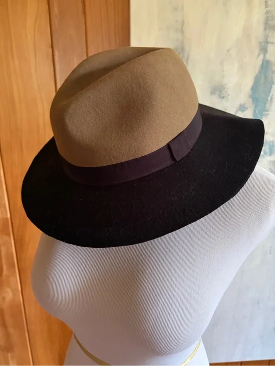 Ecote Urban Outfitters Two-Tone Wool Fedora Hat in Brown and Black. Fall.