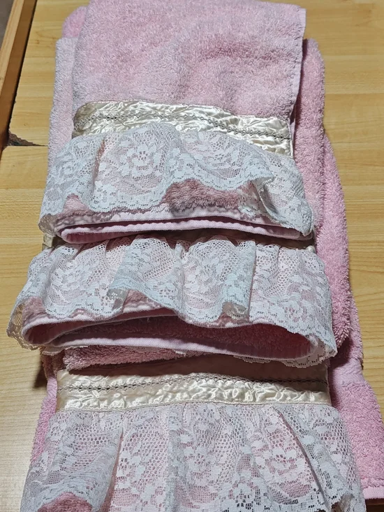 Lot Of 3 Y2K vintage cottage core pink towels