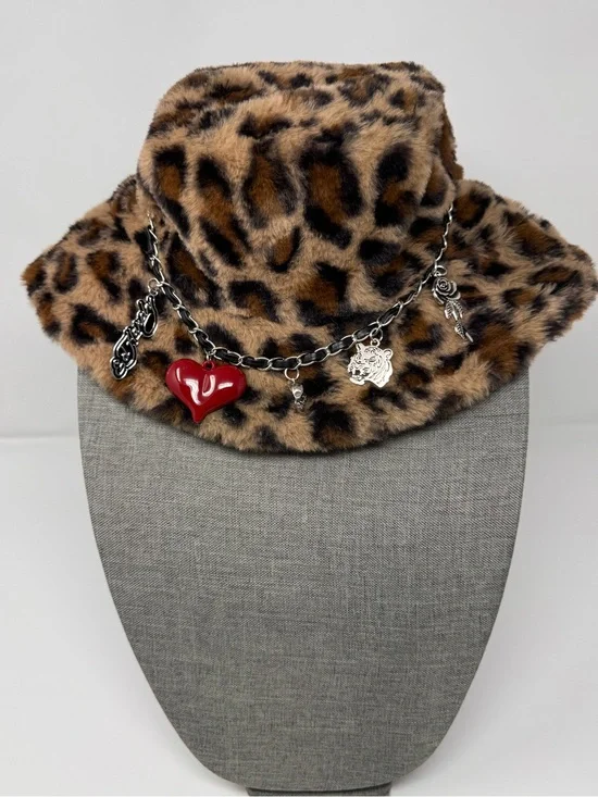 NWOT Ed Hardy Bucket‎ Hat Faux Fur Leopard Print Charm Bracelet