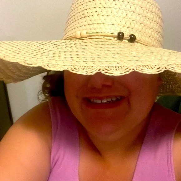 New cream sun scalloped cottage style beach hat