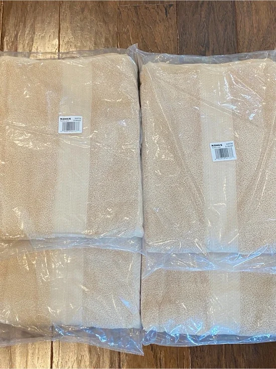4 NWT Big One Bath Towels - Beige
