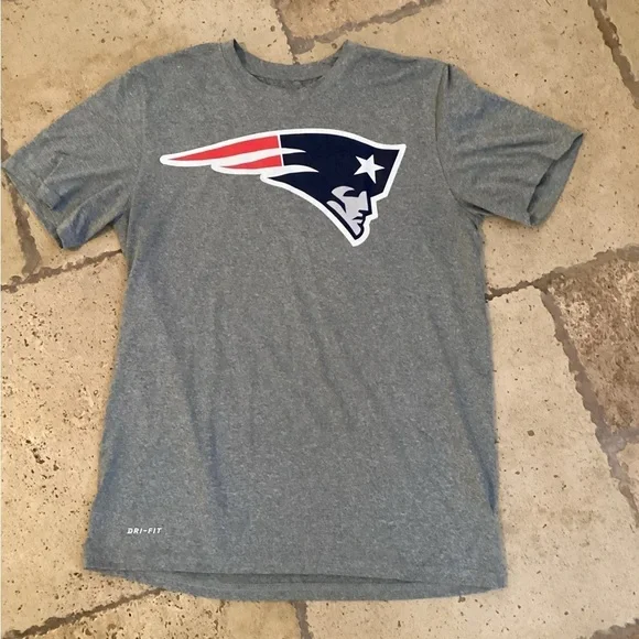 NFL Nike Patriots Dri-Fit T-Shirt M Gray Flying Elvis Logo Tee Men’s H6