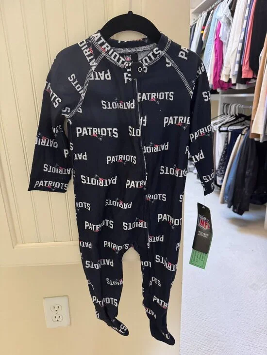 NFL Team Apparel New England Patriots Baby Footie Pajamas – 12M NWT