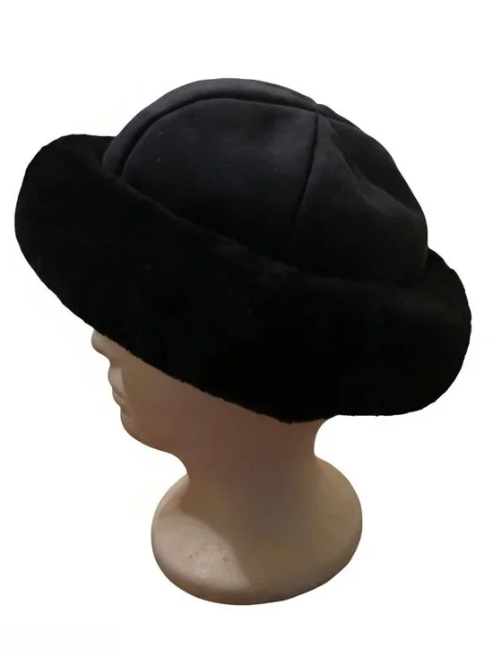 The Shearling Sheepskin Hat in Black