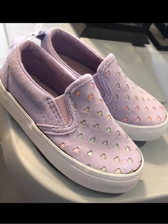 Kids Slip-On Heart Cutout Sneakers in Lilac